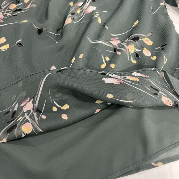 WHITE HOUSE BLACK MARKET OFF SHOULDER TOP (236) - Picture 3 of 14